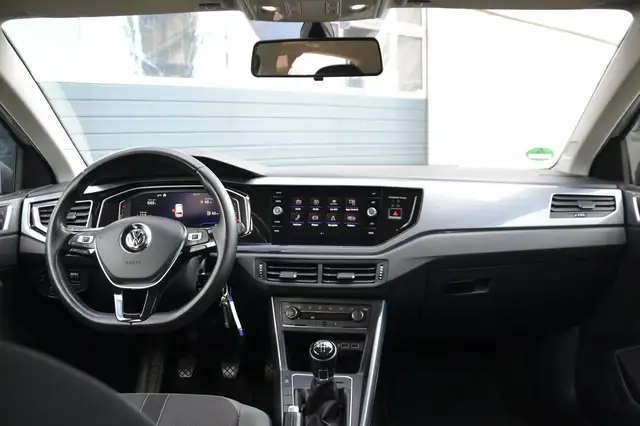 Volkswagen Polo view 8