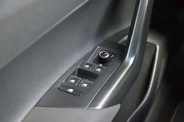 Volkswagen Polo view 18