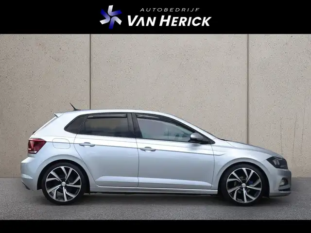 Volkswagen Polo view 3