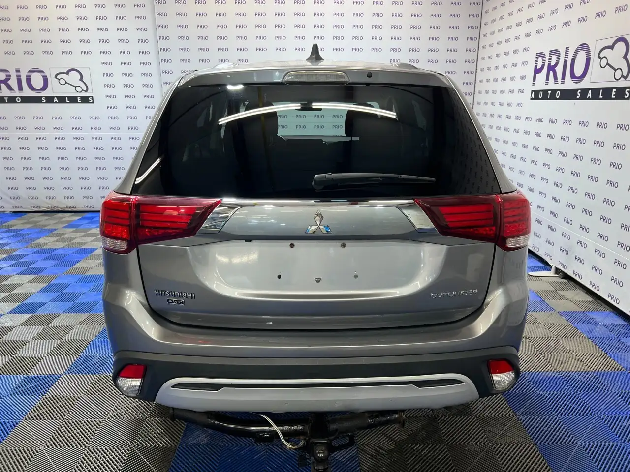 Mitsubishi Outlander снимка Mitsubishi Outlander