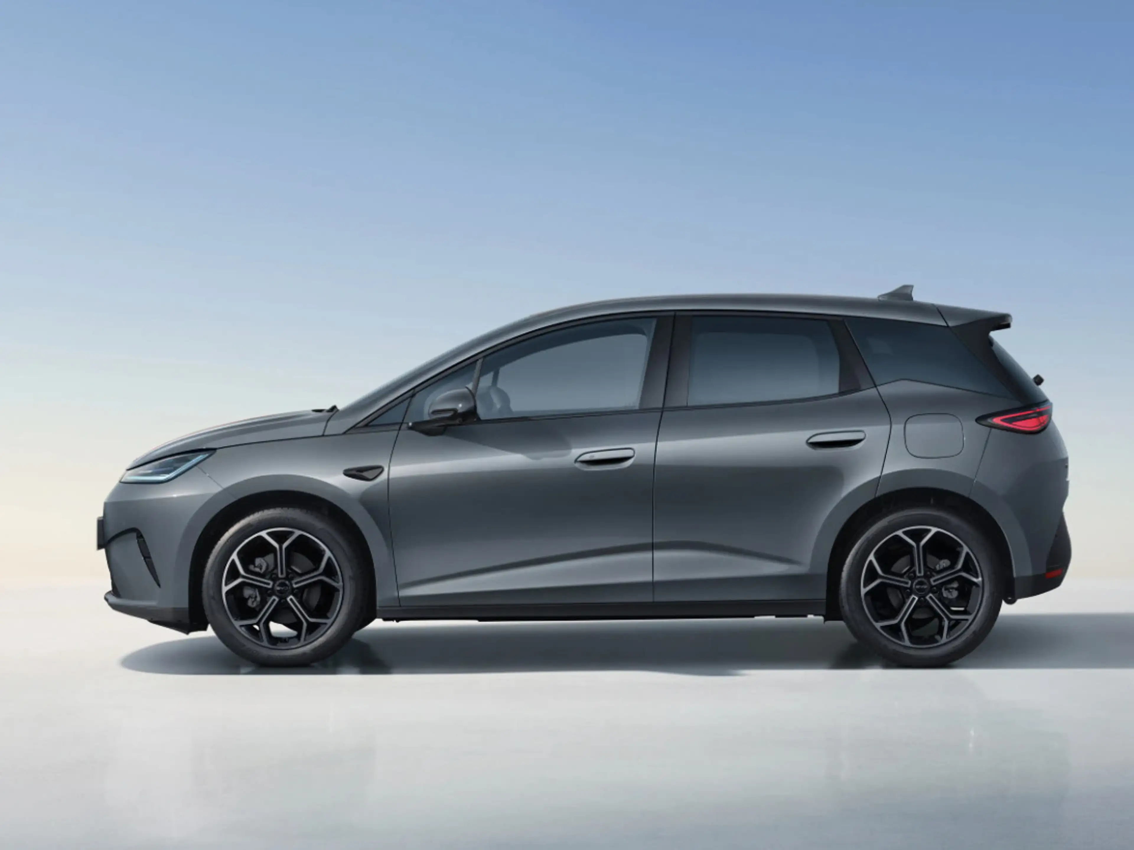 BYD Dolphin G 1.5L DM-i Comfort | 105km elektrisch | Panoramadak — photo 2