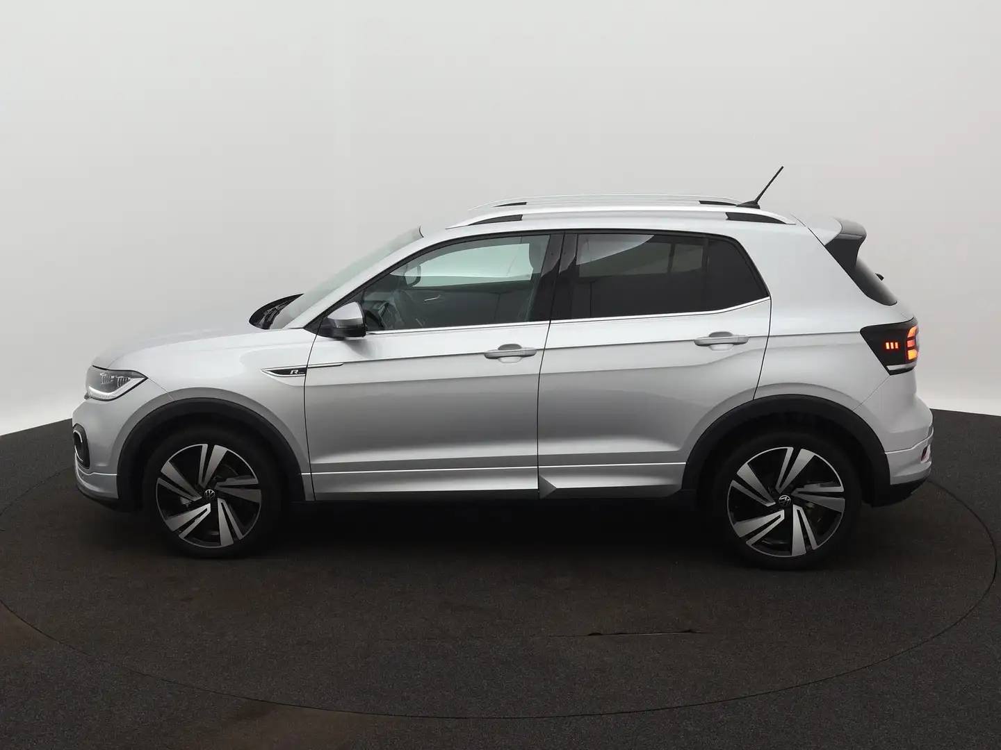 Volkswagen T-Cross 1.0 TSI R-Line 110 PK | Navigatie | Apple Carplay Zilver - 2