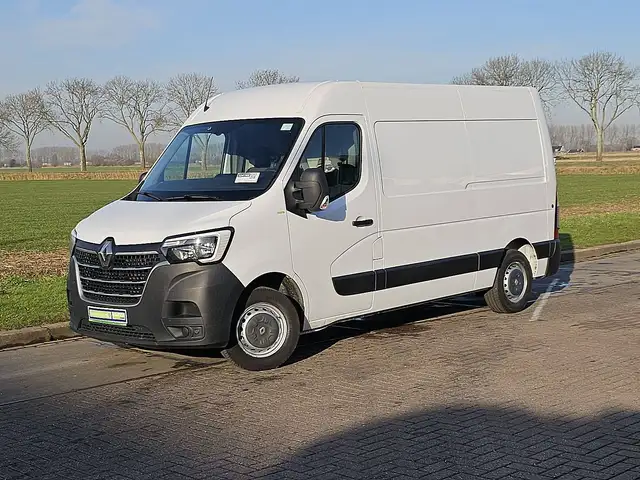 Renault Master T35 2.3 dCi 135 L2H2 airco, navi, pdc, trekhaak, i