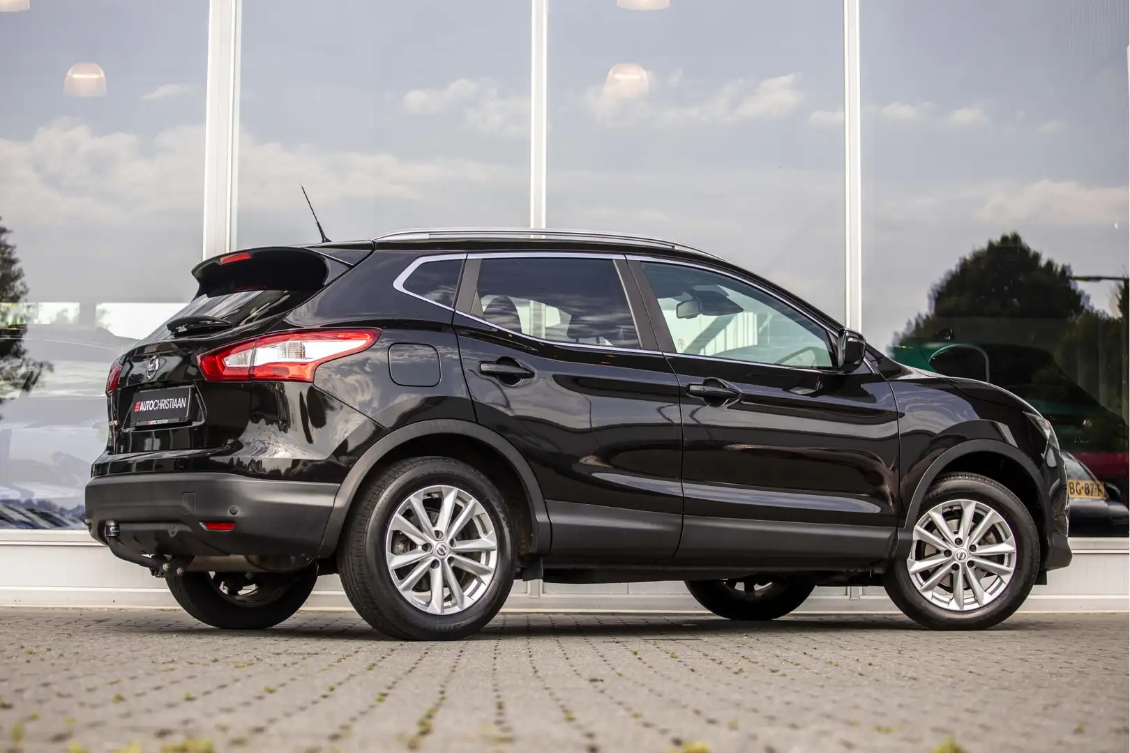 Nissan Qashqai 1.2 Business Edition | Pano | Trekhaak | Leder Zwart - 2