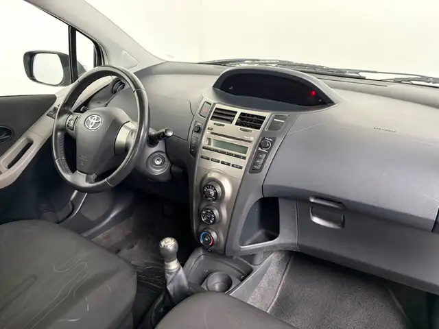 Toyota Yaris view 4