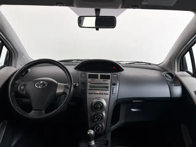 Toyota Yaris view 3