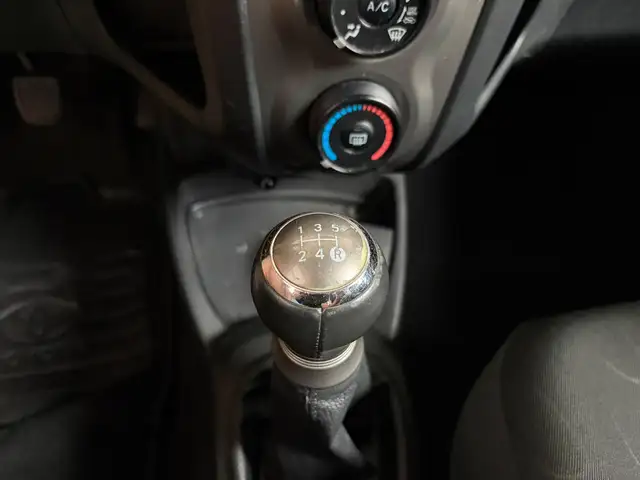 Toyota Yaris view 15