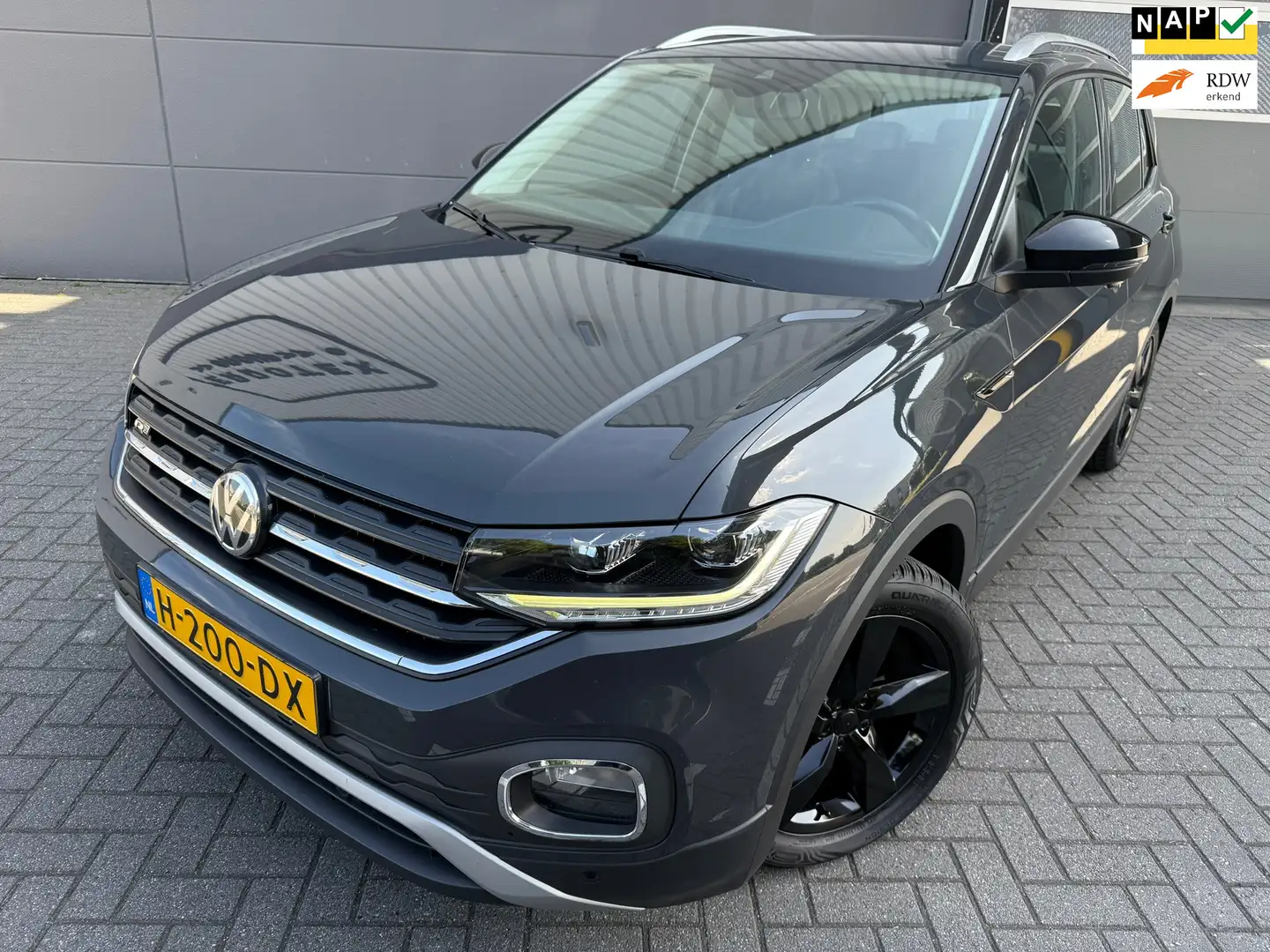 Volkswagen T-Cross 1.0 TSI R-LINE Business*TERKHAAK*CRUISE*APK*NAP*NA Grijs - 1