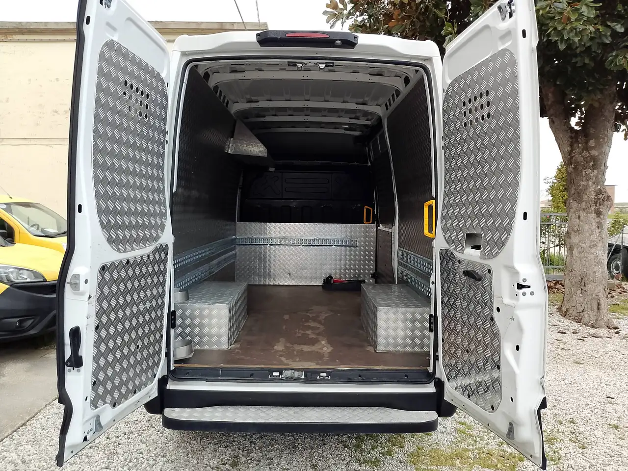 Iveco Daily 2023 — фото 15