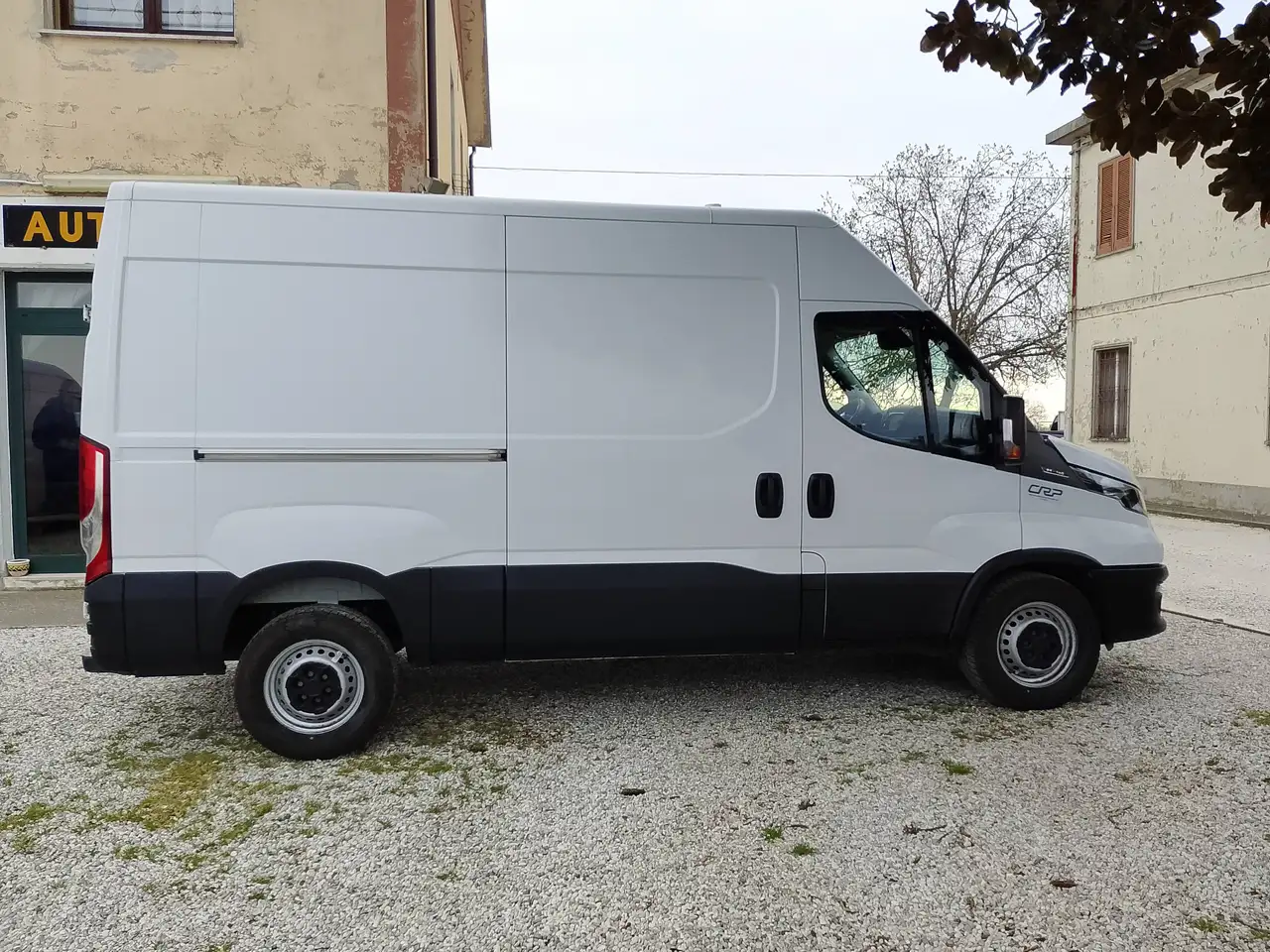 Iveco Daily 2023 — фото 8