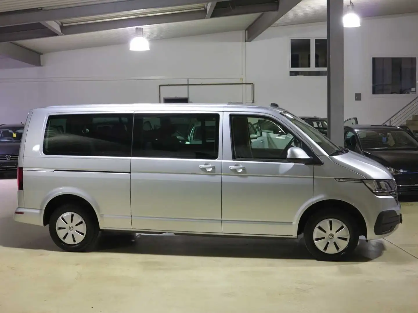Volkswagen T6 Caravelle T6.1 Caravelle TDI2.0 SCR DSG7 Lang COMFORTL 9Si Silber - 1
