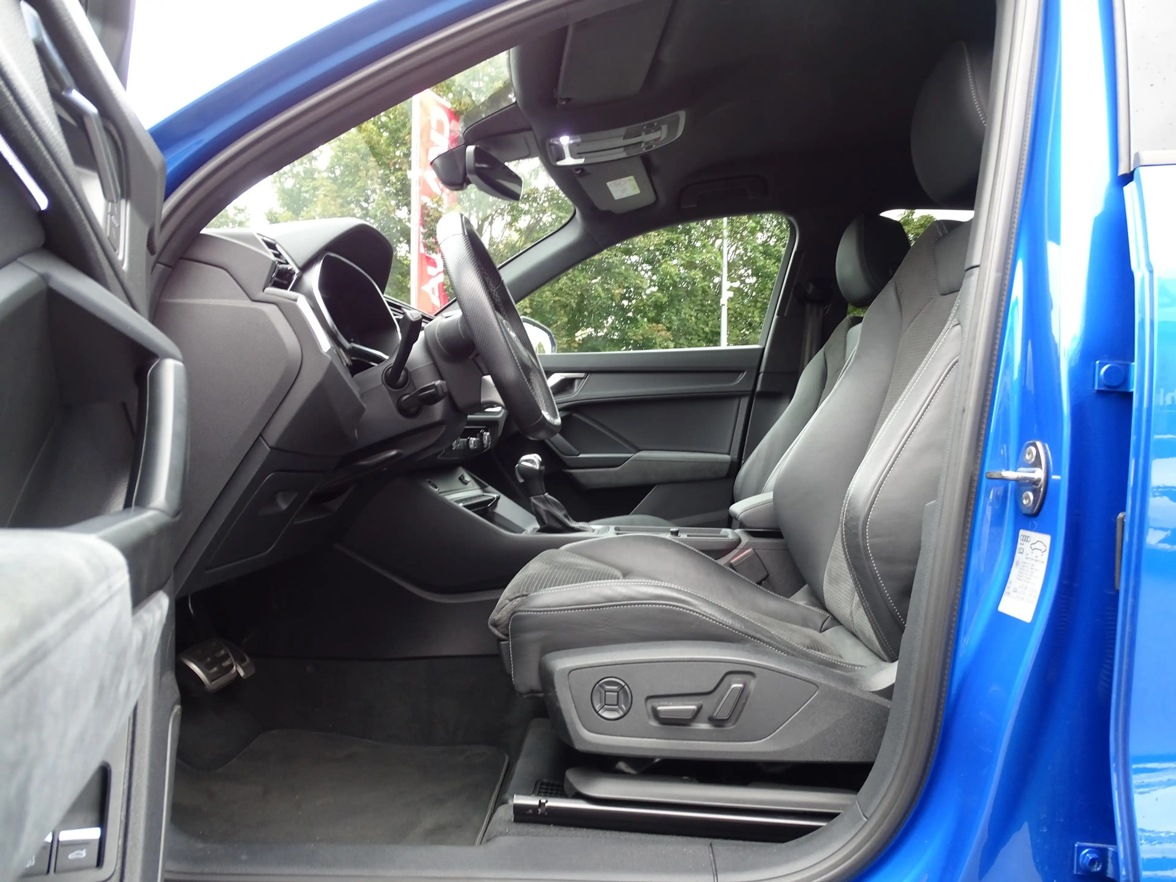 Audi Q3 45 1.4 TFSI e S-Line LED Navi ACC Keyless PDC — photo 7