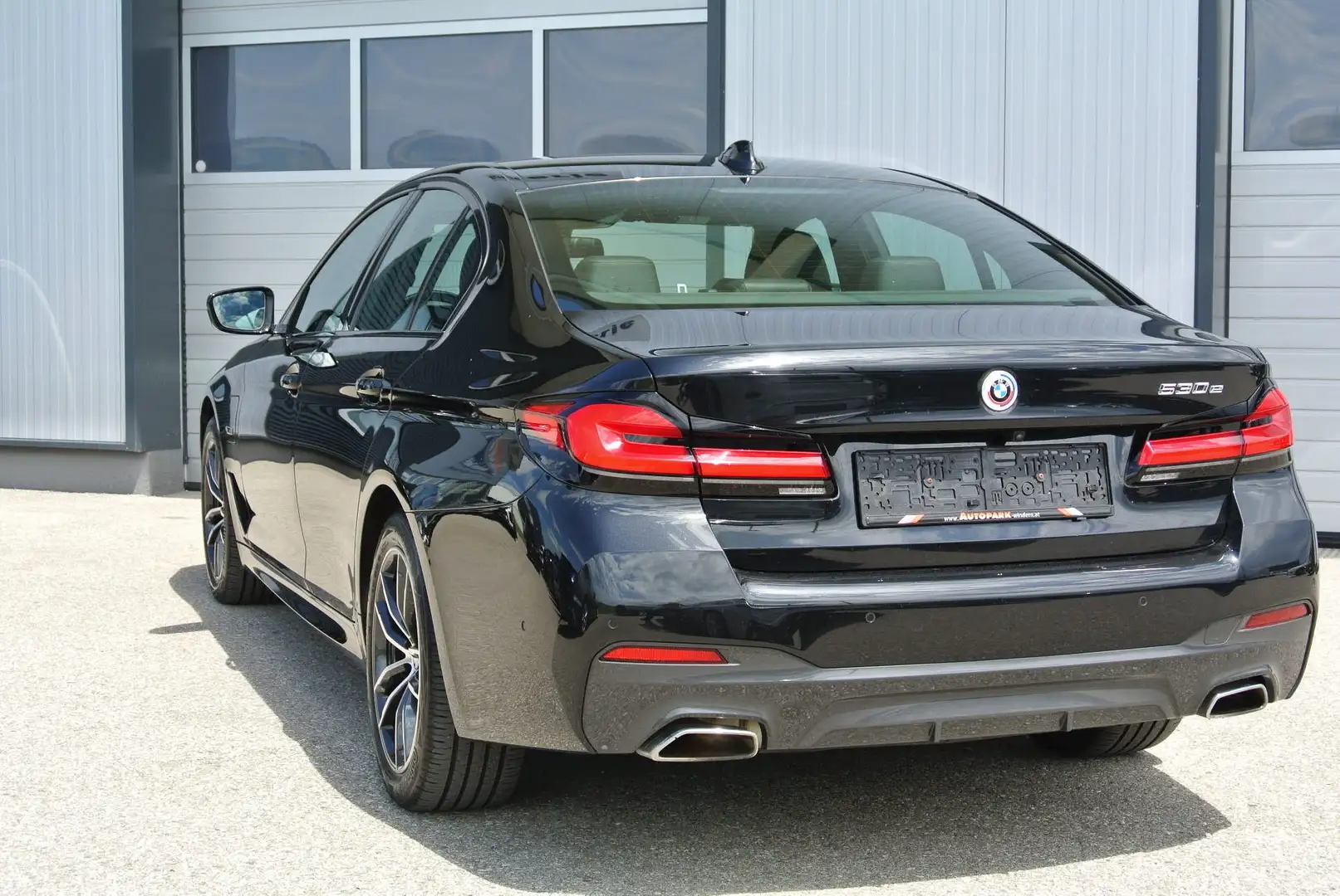 BMW 530 530e Aut. ** M Sportpaket** LEDER * HUD * LASER* Schwarz - 2