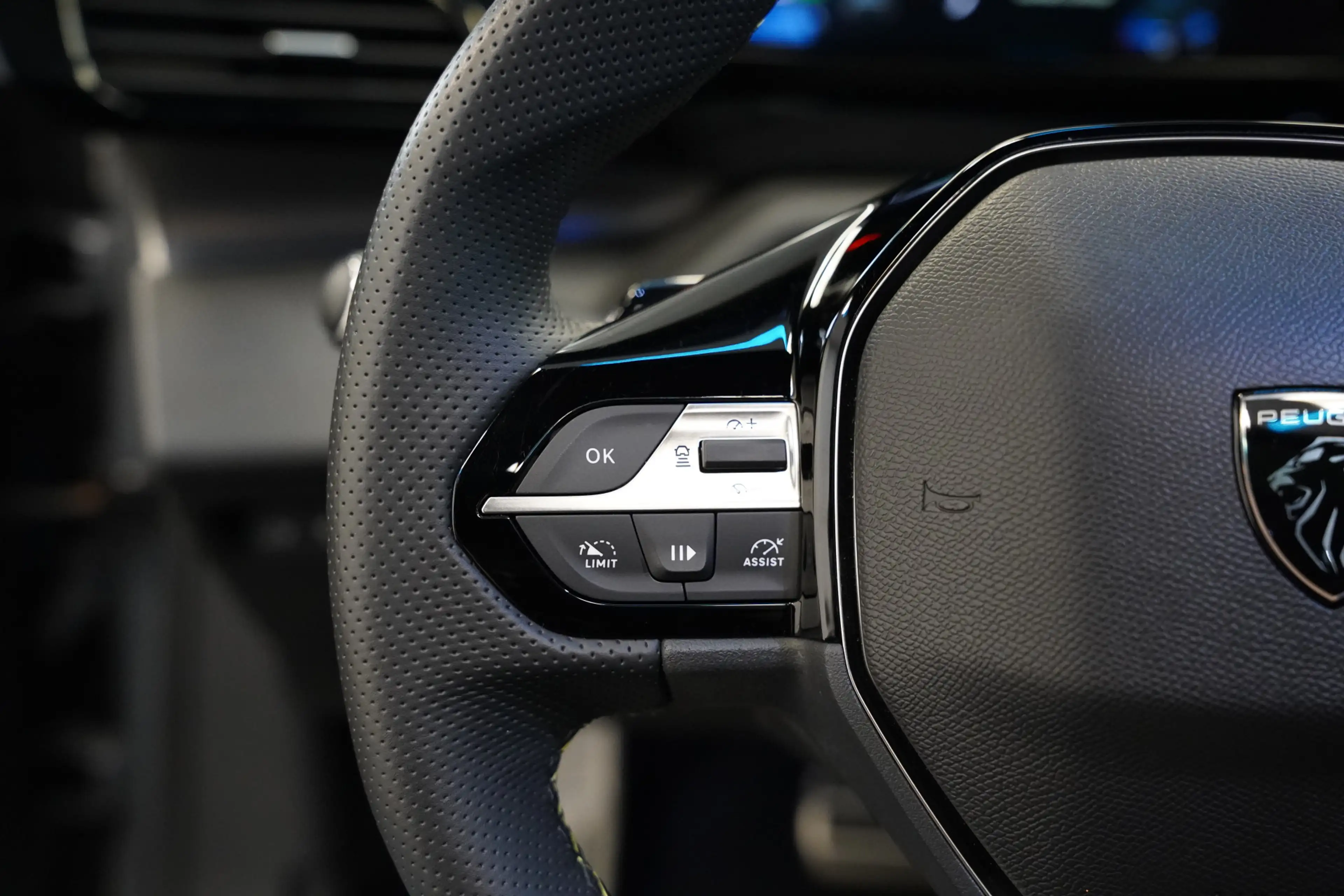 Peugeot 408 e-408 GT Avantage 58 kWh Full-led Panoramadak 19'l — photo 9