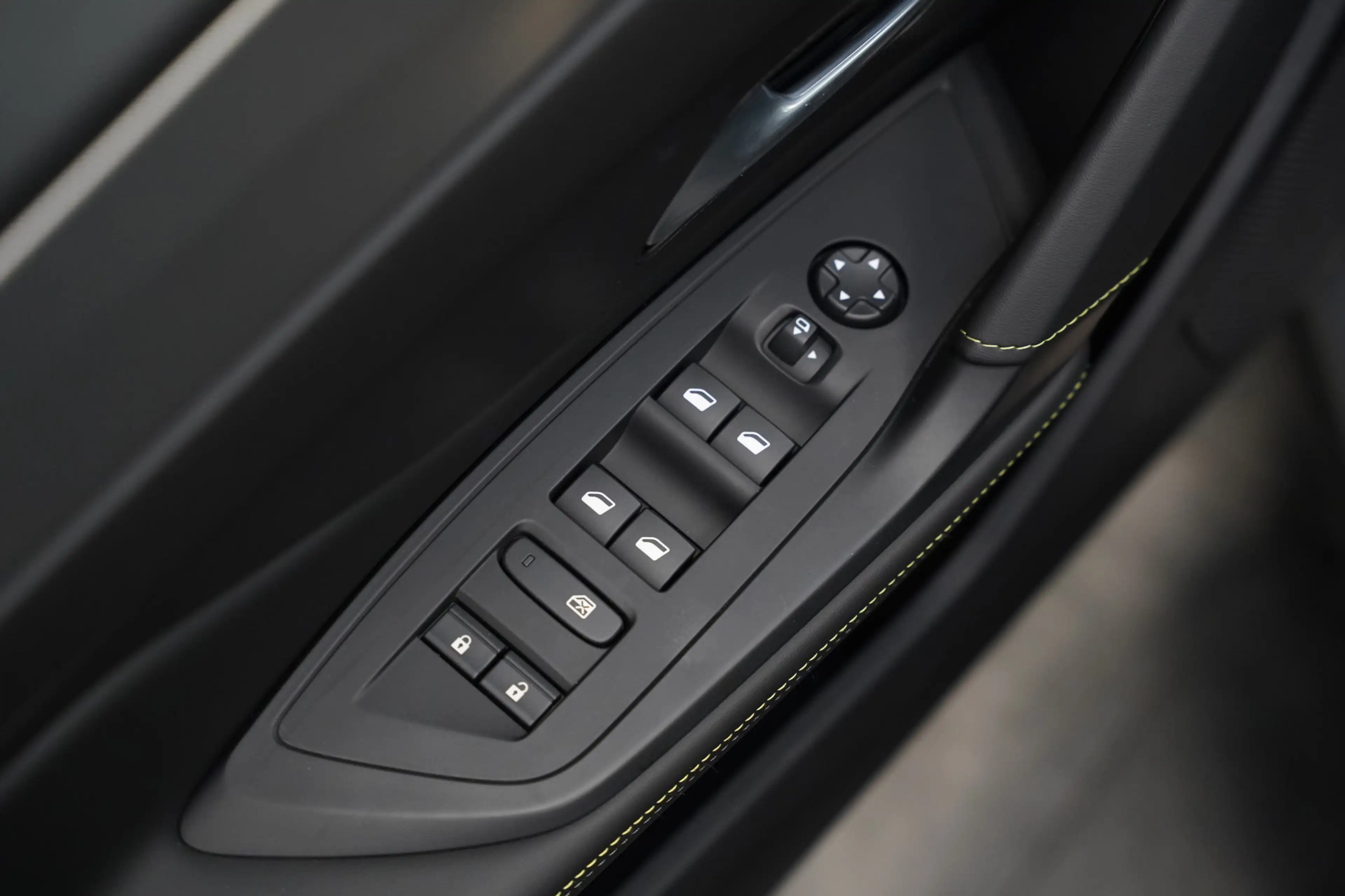 Peugeot 408 e-408 GT Avantage 58 kWh Full-led Panoramadak 19'l — photo 13