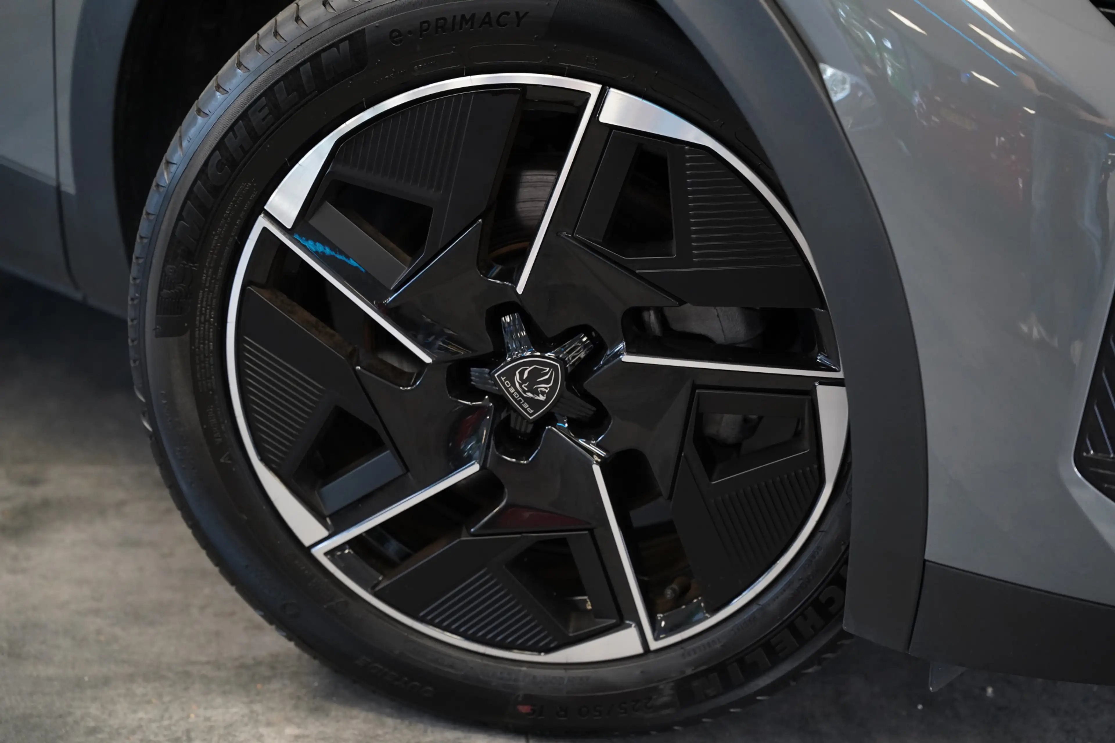 Peugeot 408 e-408 GT Avantage 58 kWh Full-led Panoramadak 19'l — photo 4