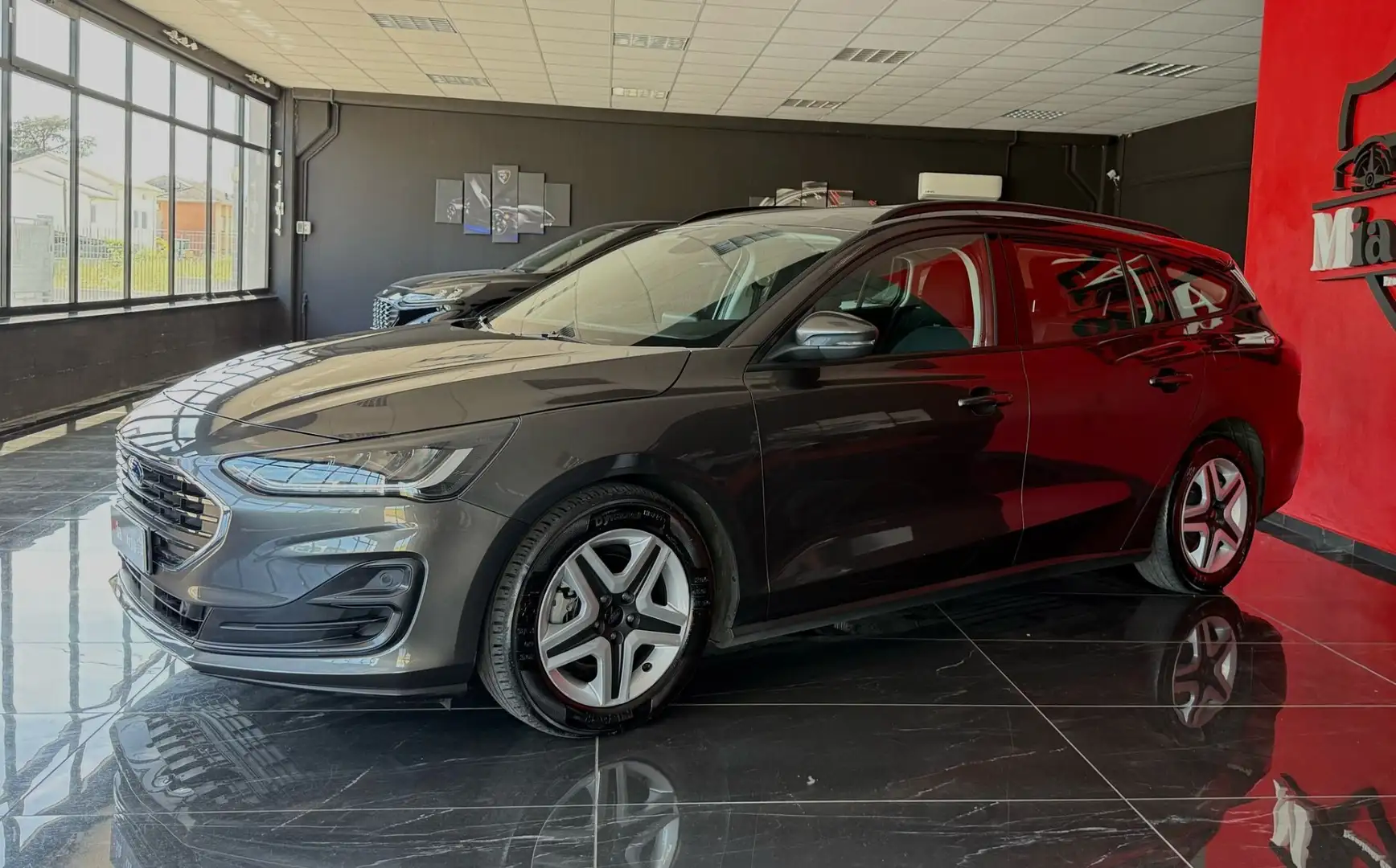 Ford Focus 1.5 EcoBlue 120 CV automatico SW Business Grigio - 1