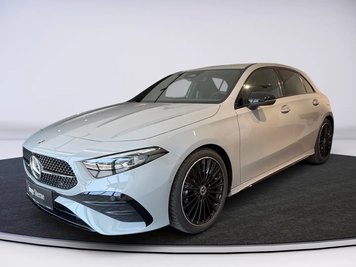 Mercedes-Benz A 180 d Kompaktlimousine Ö-Edition Navi, AMG Gris - 2