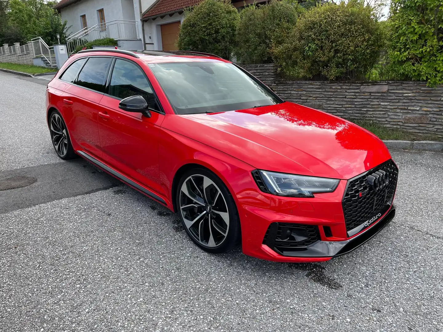 Audi RS4 RS4 Avant 4,2 FSI quattro S-tronic Rot - 1