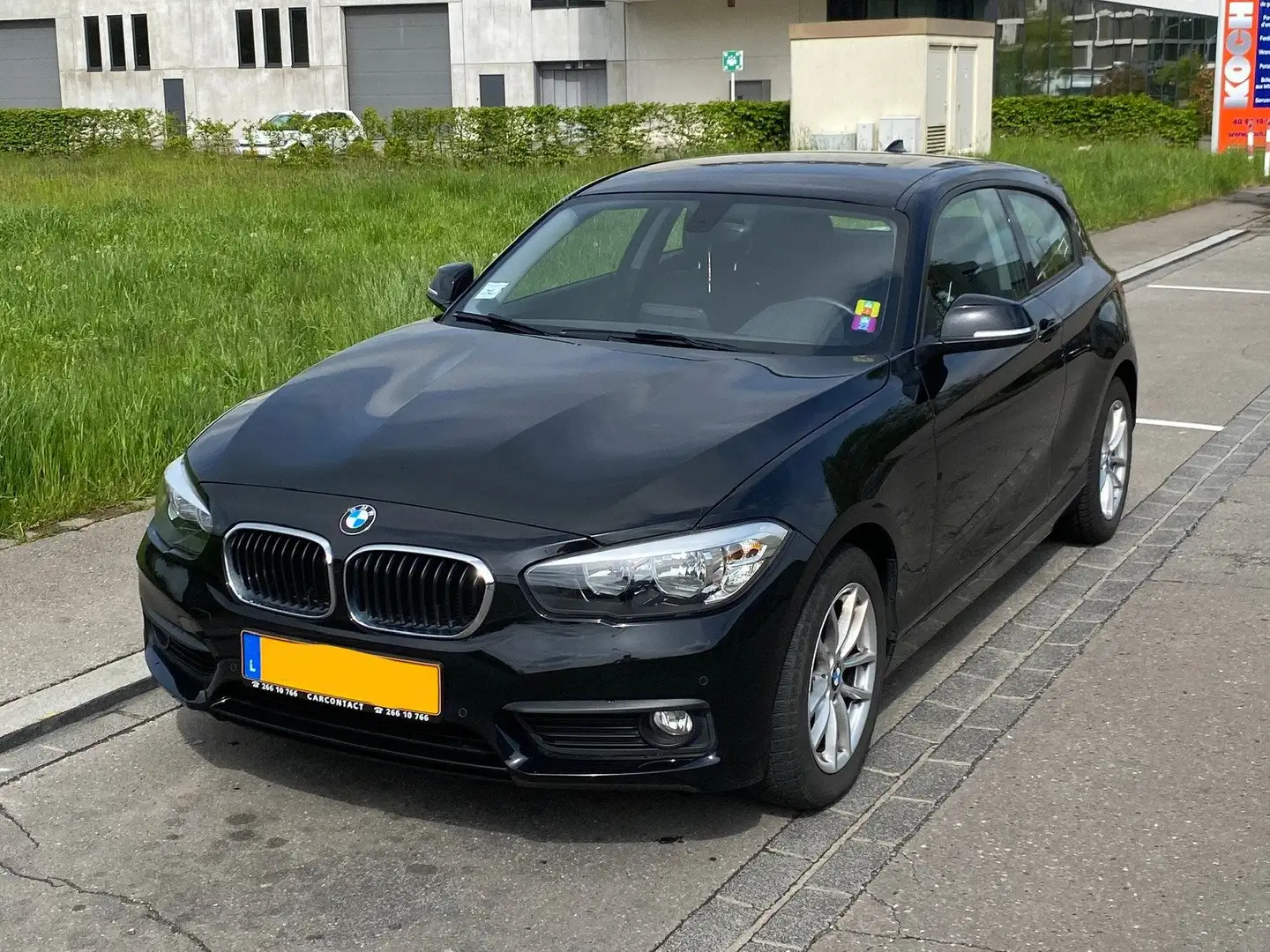 BMW 116 116d (F21) crna - 1
