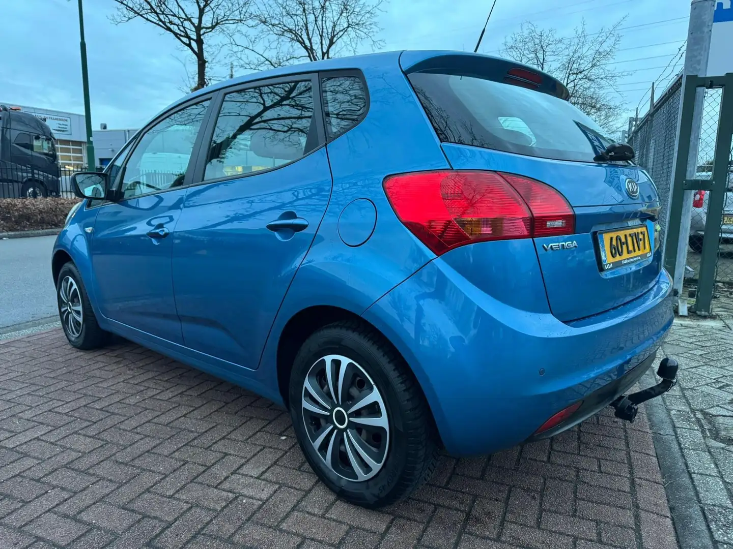Kia Venga 1.4 CVVT X-tra zeer nette auto Blau - 2