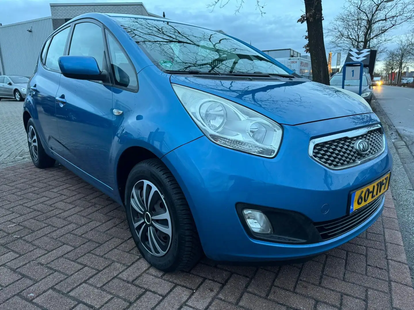 Kia Venga 1.4 CVVT X-tra zeer nette auto Blau - 1
