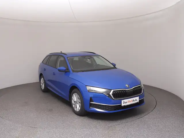 Skoda Octavia view 2