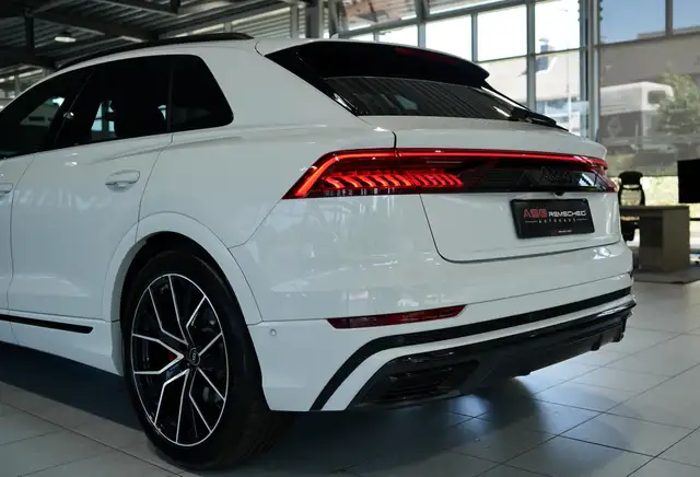 Audi Q8 view 15
