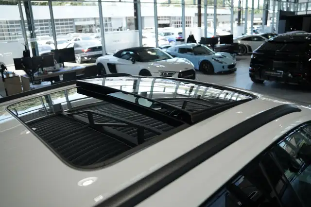 Audi Q8 view 12