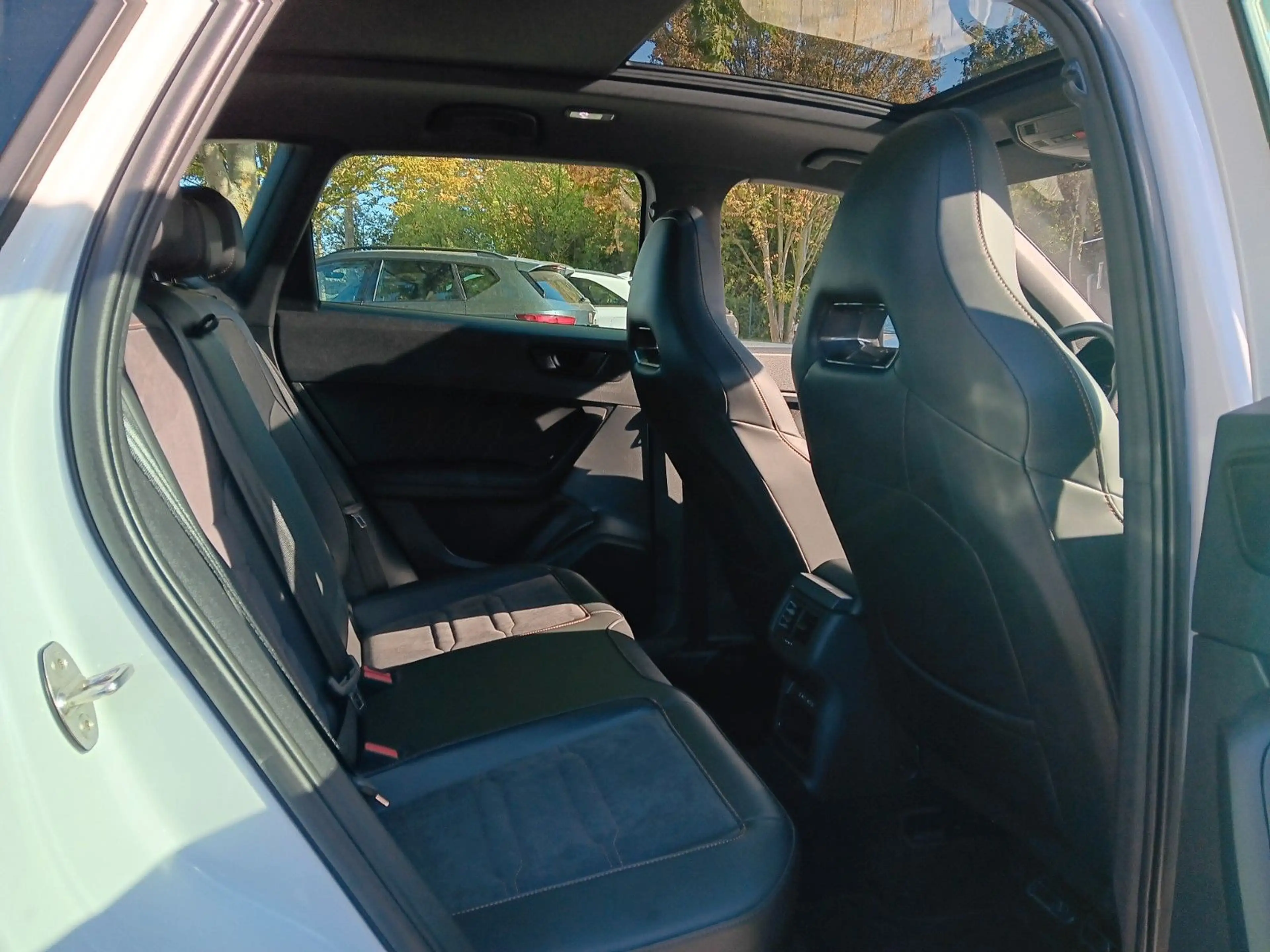 CUPRA Ateca VZ 4Drive Schiebedach AHZV LED Navi Klima — photo 5