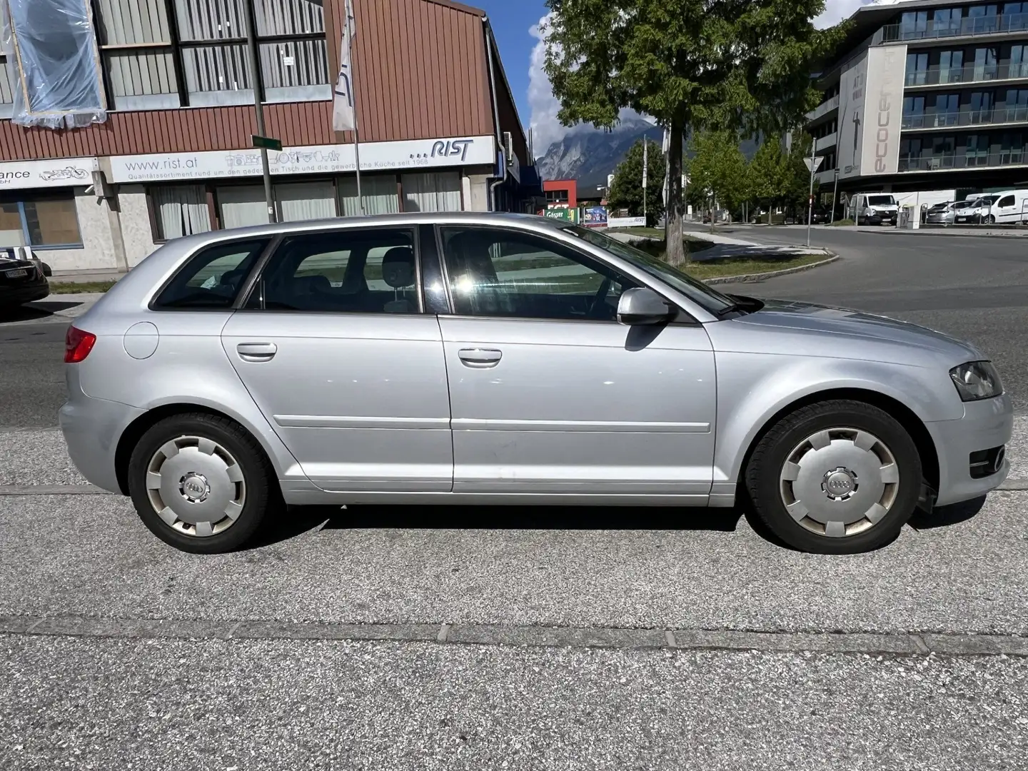 Audi A3 1.2 TFSI Attraction Grau - 2