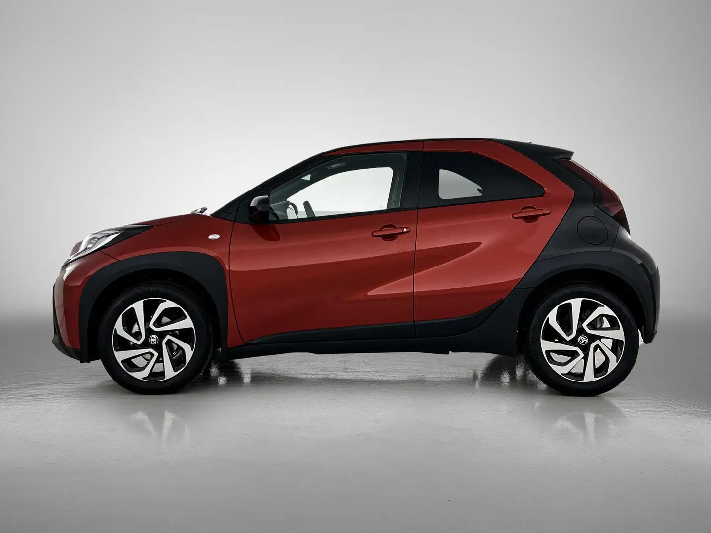 Toyota Aygo X 1.0 VVT-i MT Pulse | Achteruitrijcamera | Apple/An Rood - 2