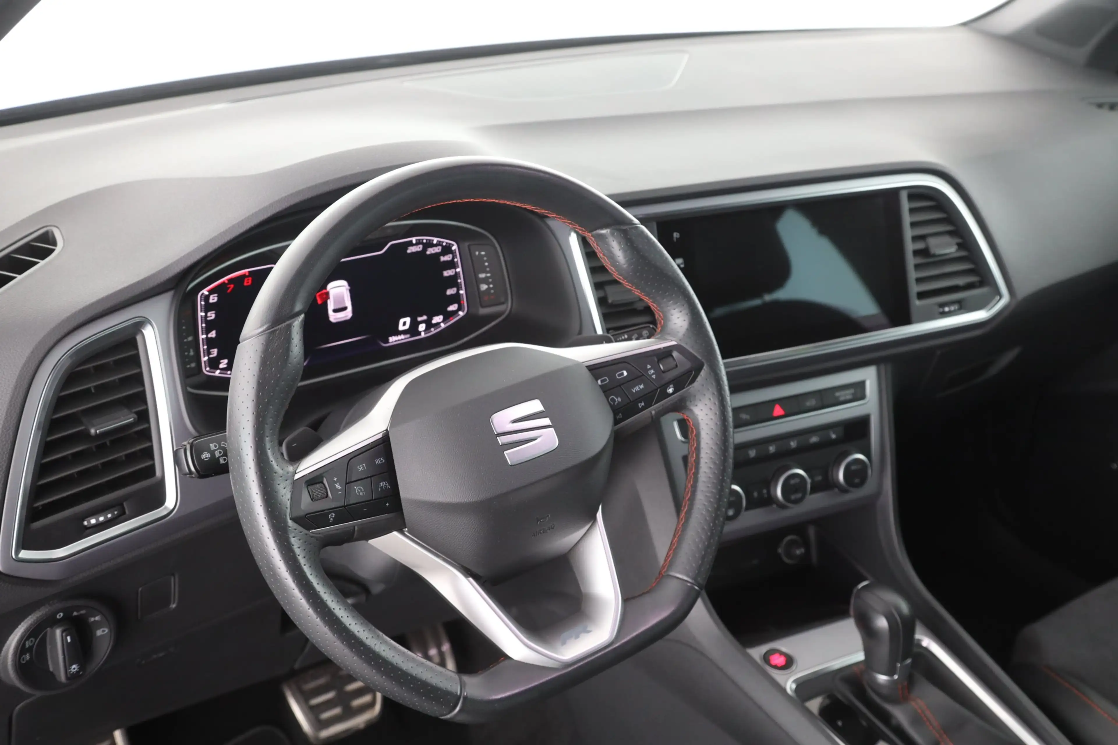 SEAT Ateca 1.5 TSI DSG FR | NAVI + | LED | AHK | PANO — photo 14