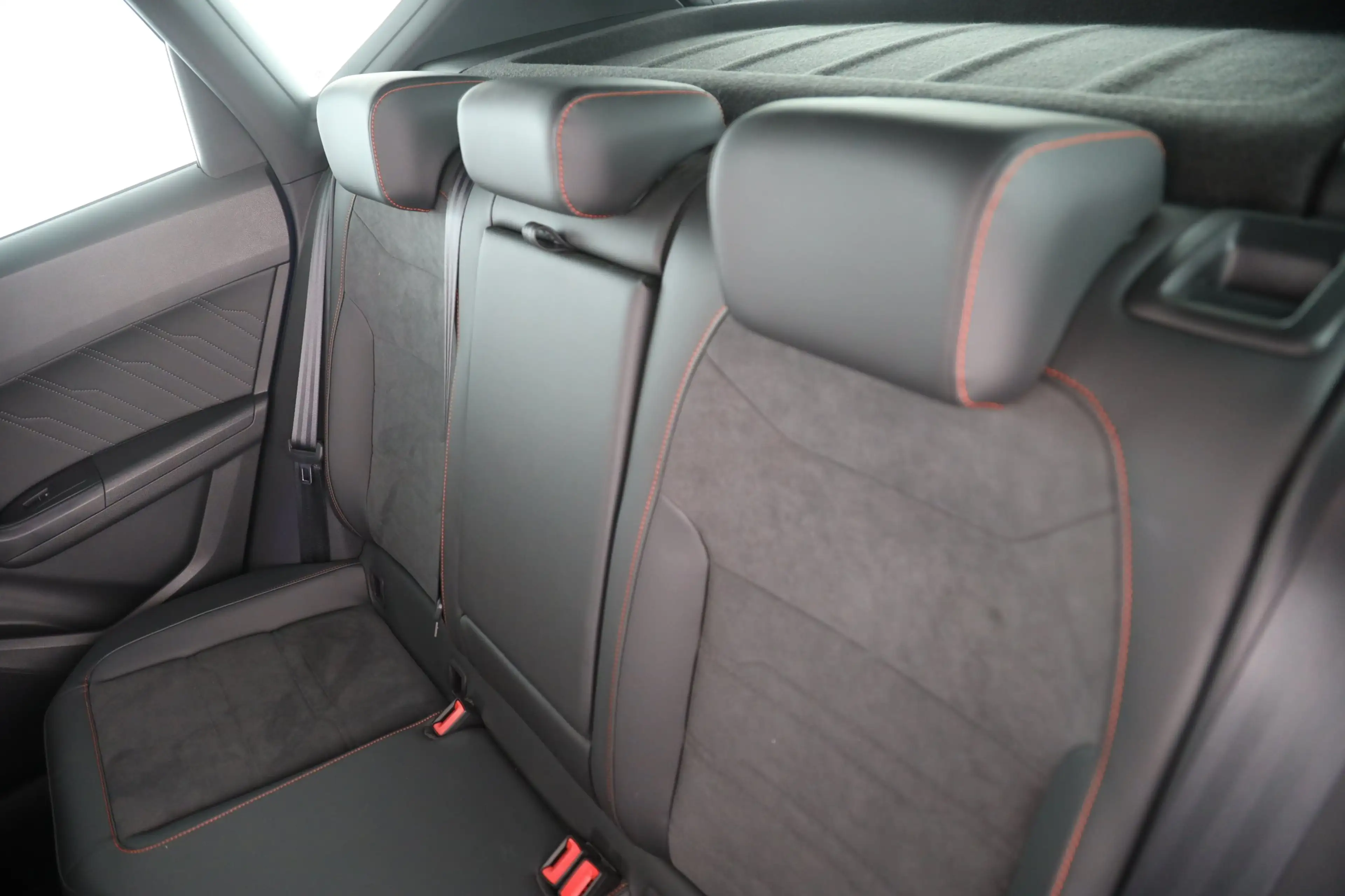 SEAT Ateca 1.5 TSI DSG FR | NAVI + | LED | AHK | PANO — photo 13