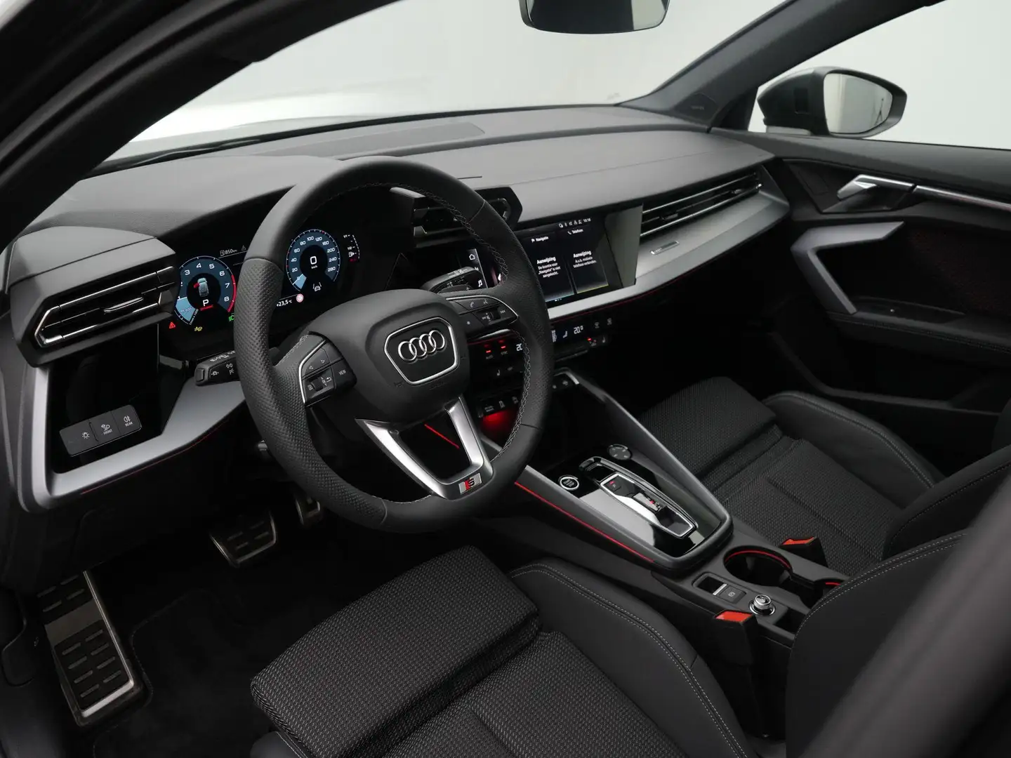Audi A3 35 TFSI 150 pk S-tronic S edition / S-Line | Panor Grijs - 2