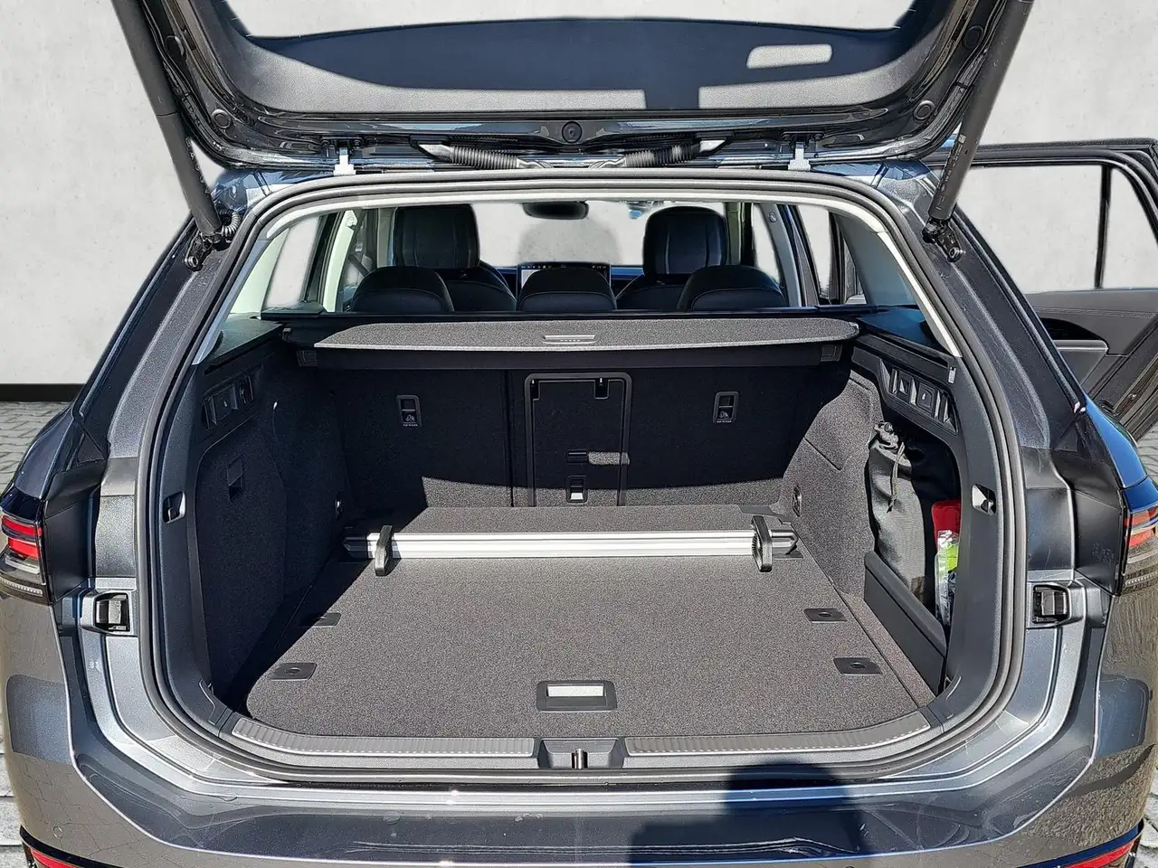 Volkswagen Passat Variant 2.0 TDI DSG Elegance IQ.Light AHK 15