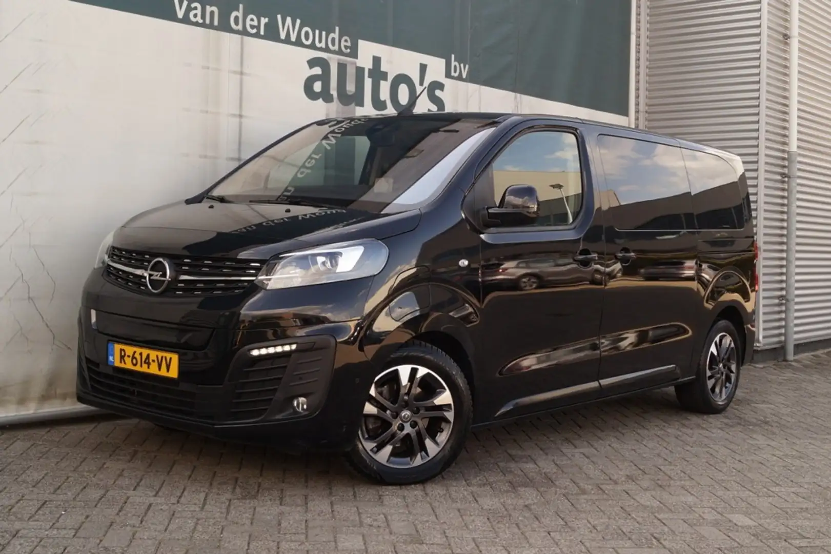 Opel Zafira Zafira-e Combi 75kWh 8-persoons -NAVI-AIRCO-PDC- Zwart - 2