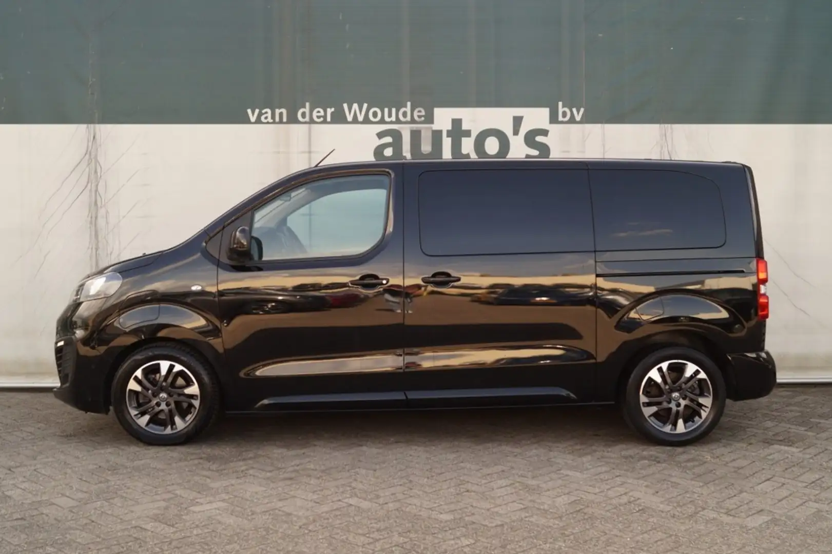 Opel Zafira Zafira-e Combi 75kWh 8-persoons -NAVI-AIRCO-PDC- Zwart - 1