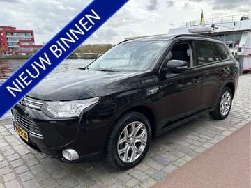 2.0 PHEV instyle 4WD Leder Navi Xenon Camera