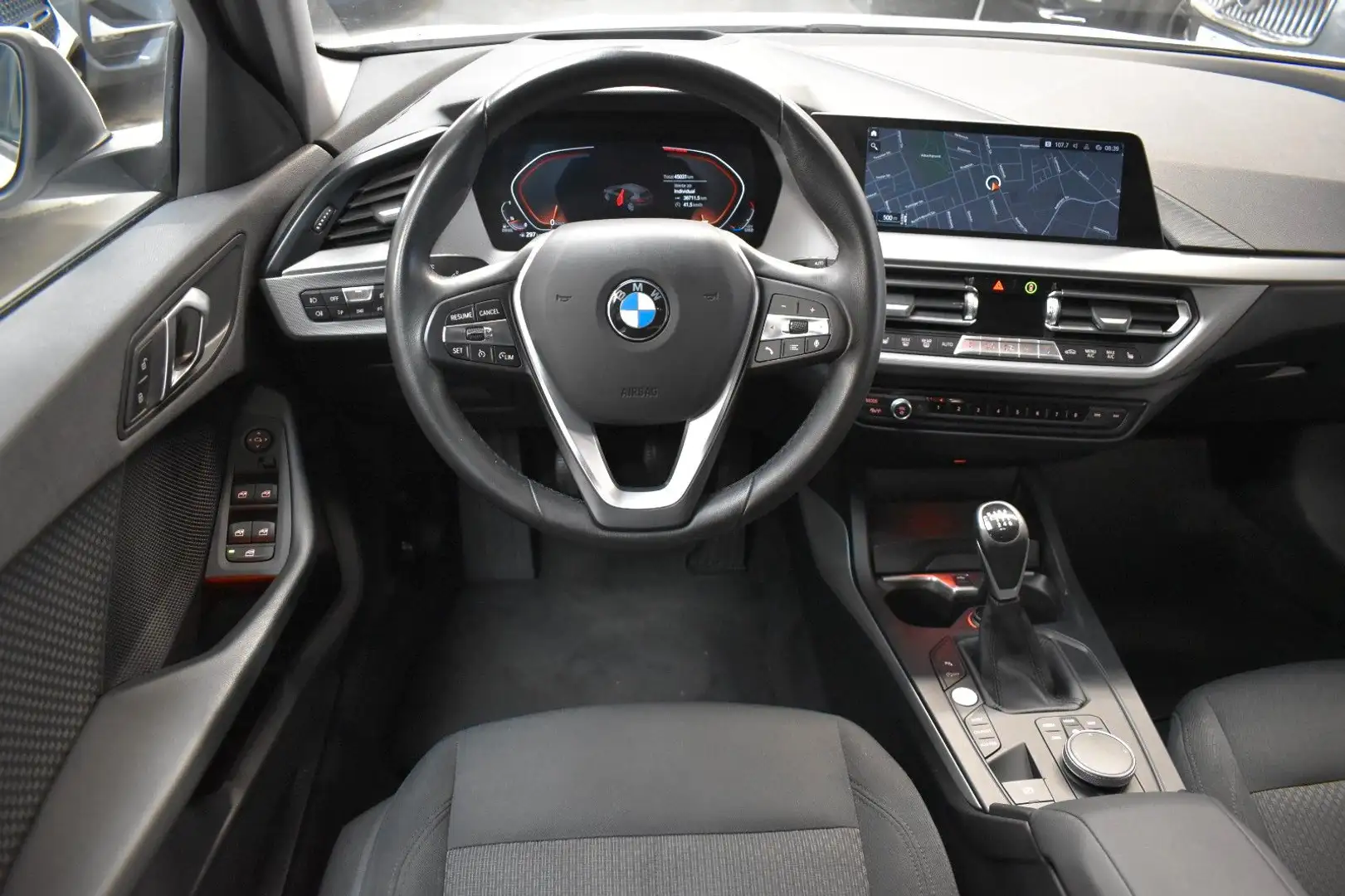BMW 118 d Advantage*HEAD-UP*LED*SHZ*LIVE COCKPIT*PDC Bílá - 2