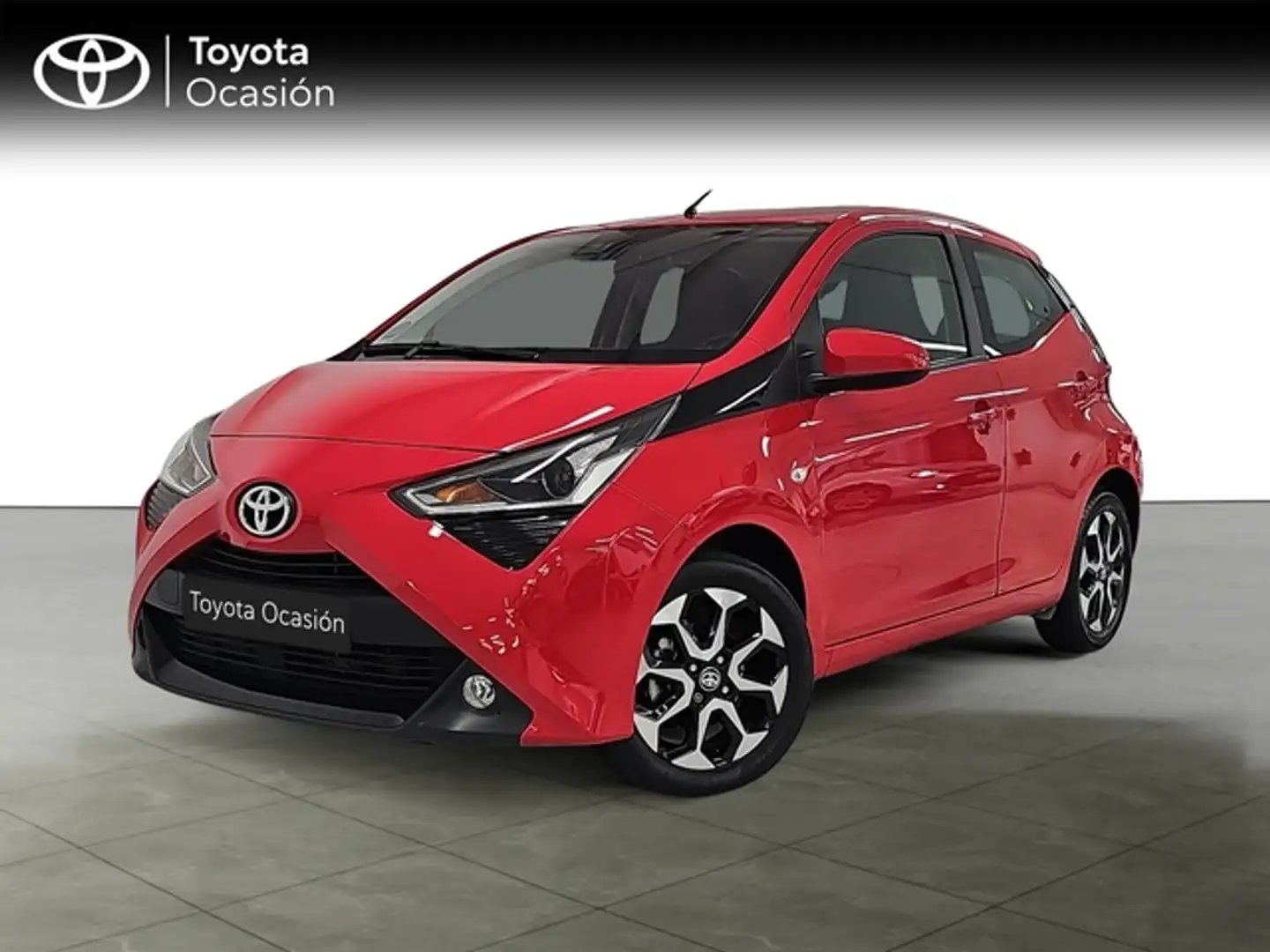 Toyota Aygo 70 x-play Rouge - 1