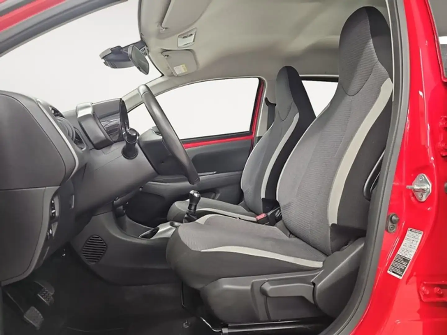 Toyota Aygo 70 x-play Rouge - 2