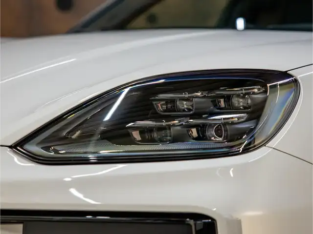 Porsche Cayenne view 9