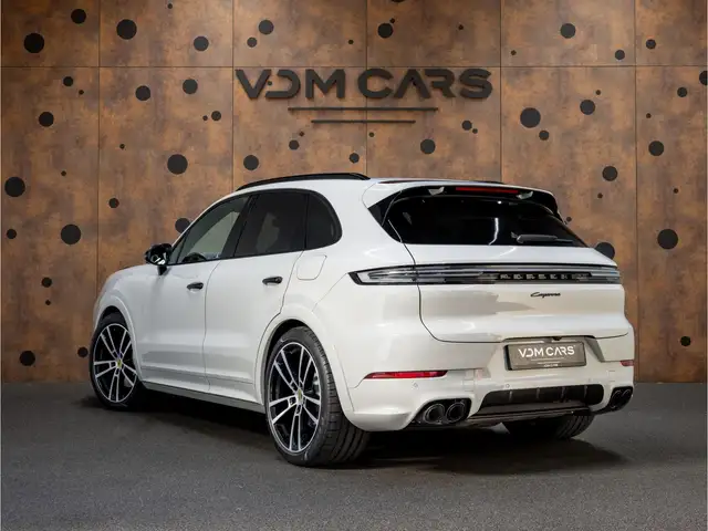 Porsche Cayenne view 3