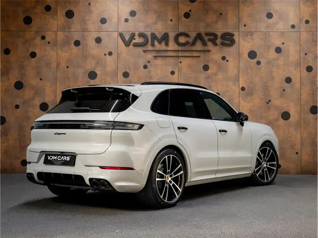 Porsche Cayenne view 5