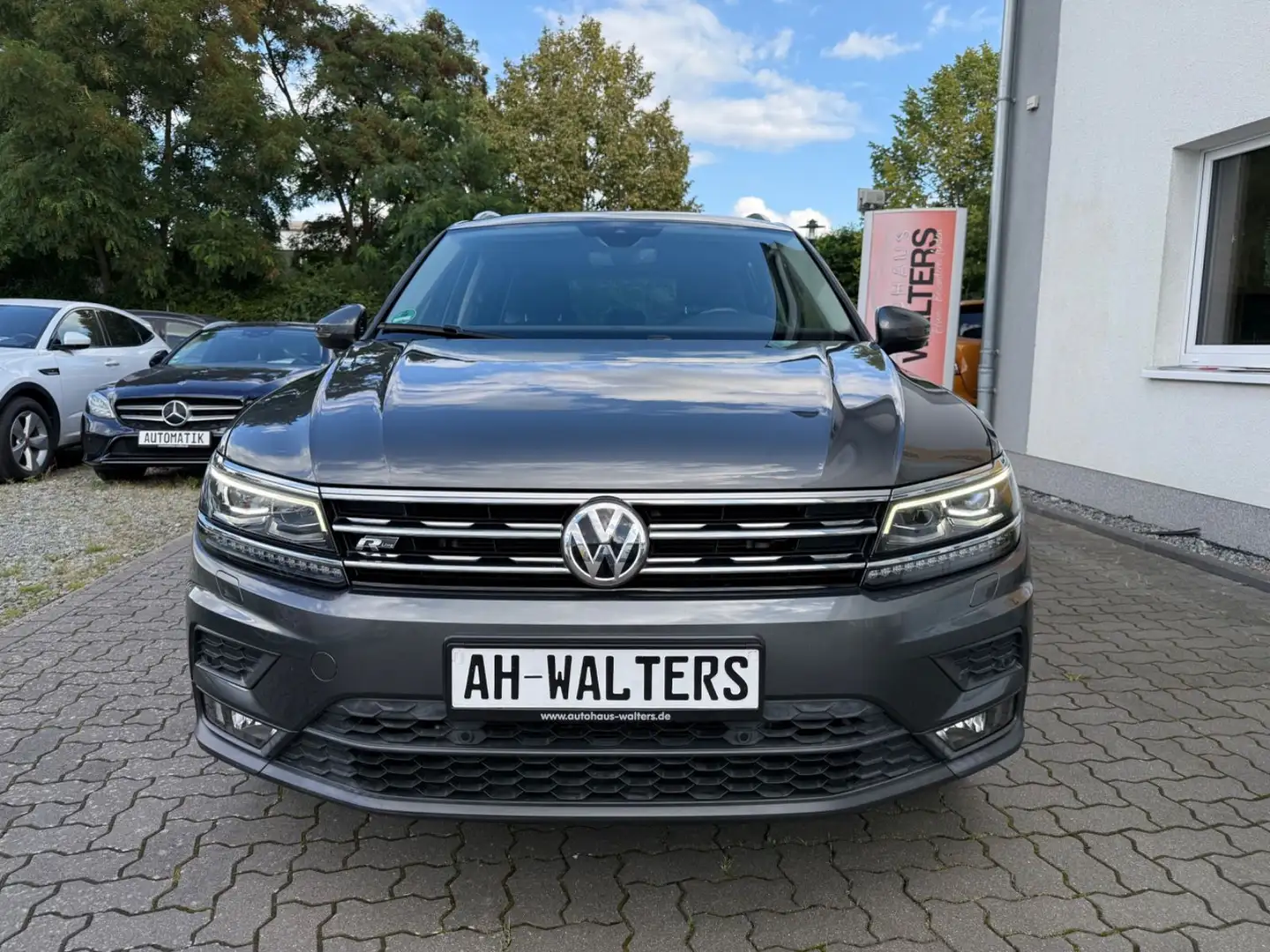 Volkswagen Tiguan Sound R-Line=Scheckheft-AHK-1.Hand= Grau - 2