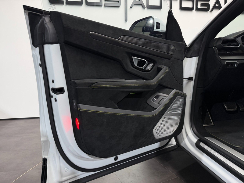 Lamborghini Urus Performante Carbon Akra Pano ADAS B&O — photo 12