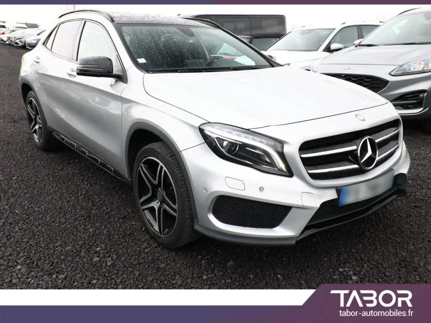 Mercedes-Benz GLA 200 200 d AMG Line NightP Pano Ezüst - 2