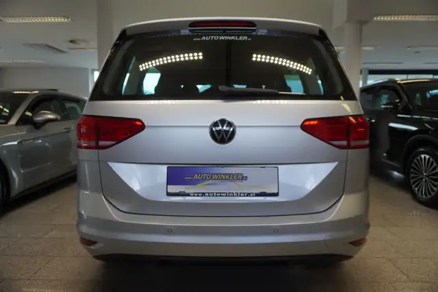 Volkswagen Touran view 6