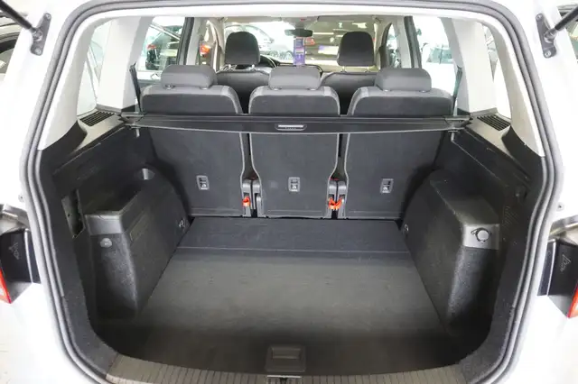 Volkswagen Touran view 10